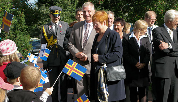 Presidentti Tarja Halonen ja tohtori Pentti Arajärvi. Copyright © Tasavallan presidentin kanslia
